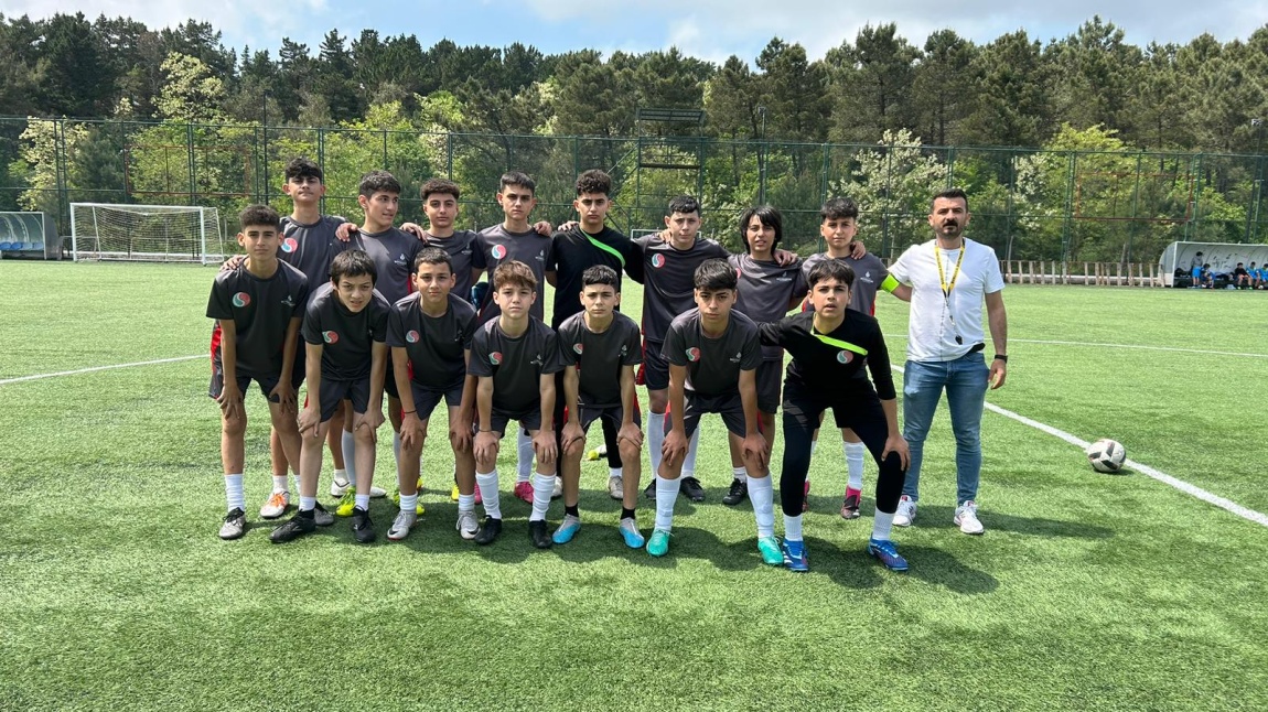 Çekmeköy Okul Sporları Erkek Yıldiz Futbol Kategorisinde Şampiyonluk Kazandık